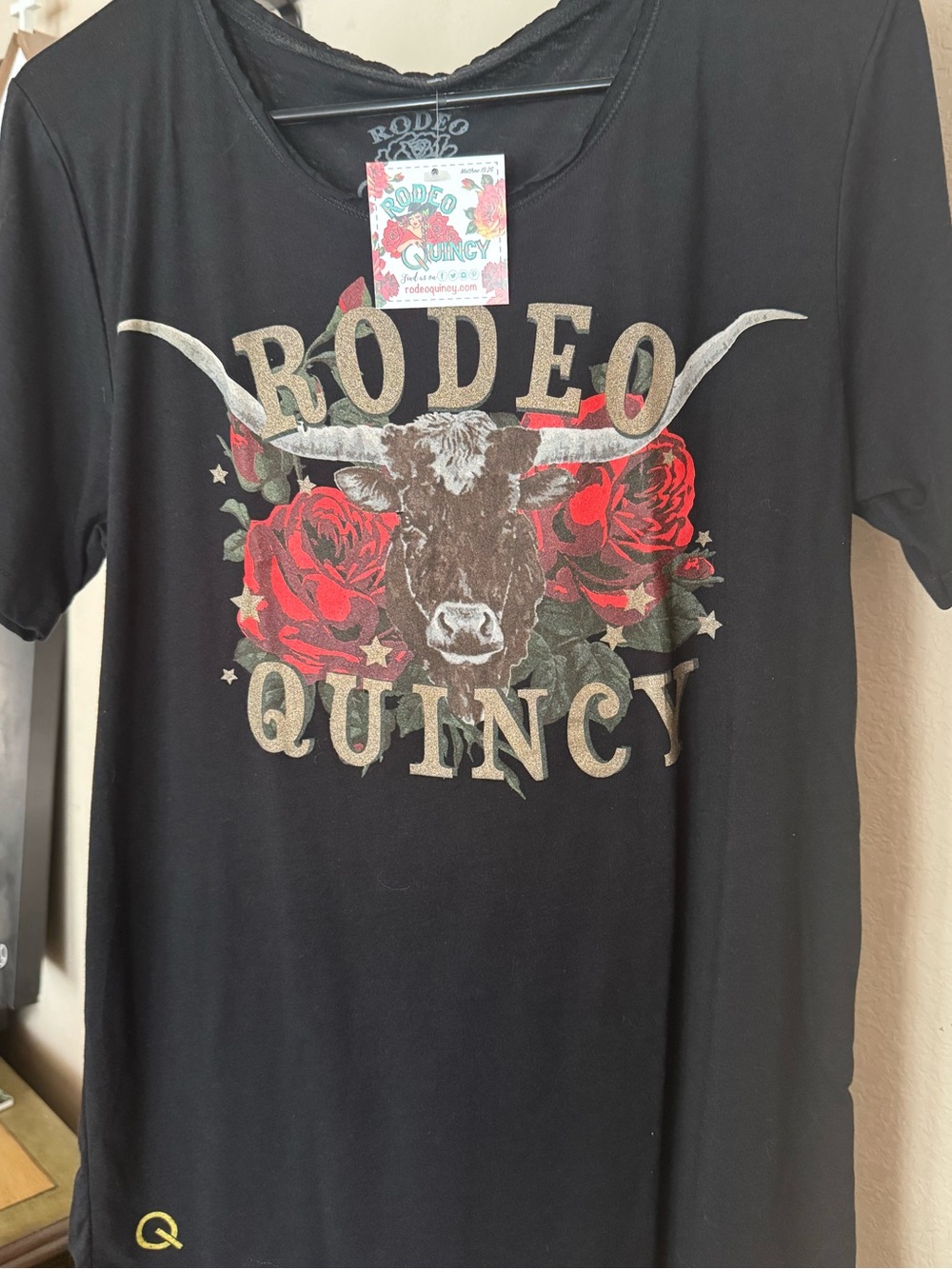 NWT Rodeo Quincy Black Graphic Tee with Red Rose & Longhorn